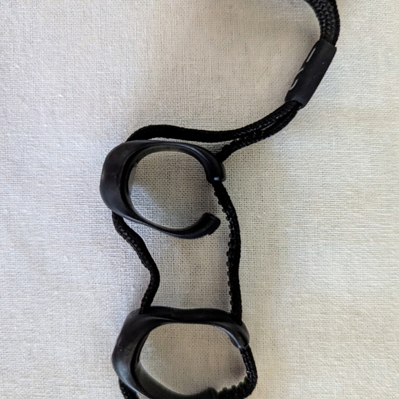 Tap Strap 2 keyboard with 1 broken ring working Size small - Picture 15 of 16